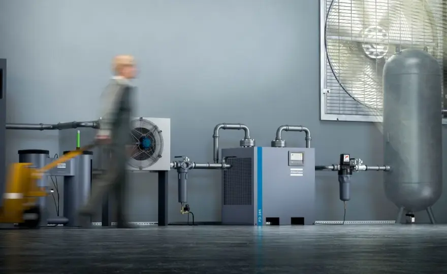 Kondenswasser im Kompressortank richtig ablassen - so geht's
