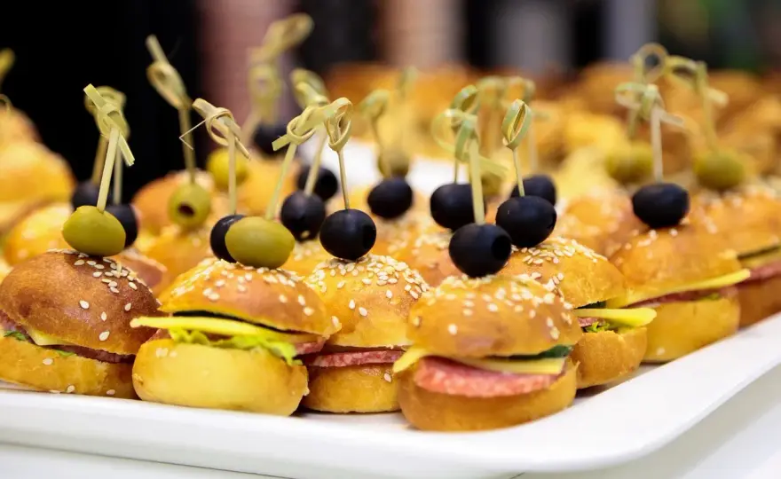 Catering kanapkowy Warszawa: Jak wybrać najlepszą ofertę?