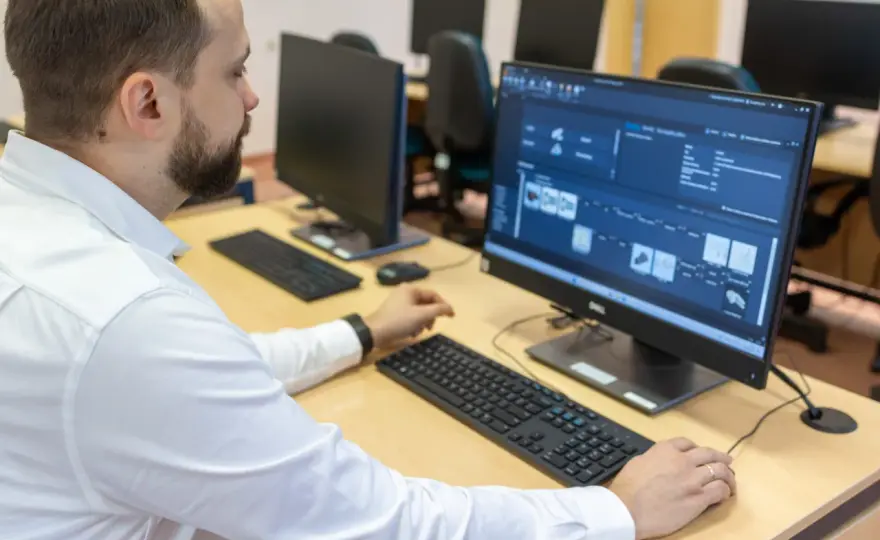 Zarządzanie i inżynieria produkcji – czy warto? Poznaj program studiów, perspektywy zawodowe i dowiedz się, jak wybrać najlepszą uczelnię. Sprawdź teraz!