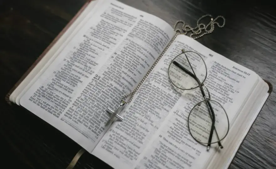 Buddyzm: Czy ma "Biblię"? Poznaj jego święte pisma.