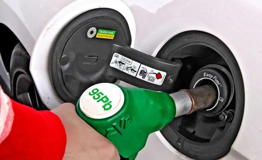 Ropa to diesel? Rozwiewamy mity - co tankować do auta?