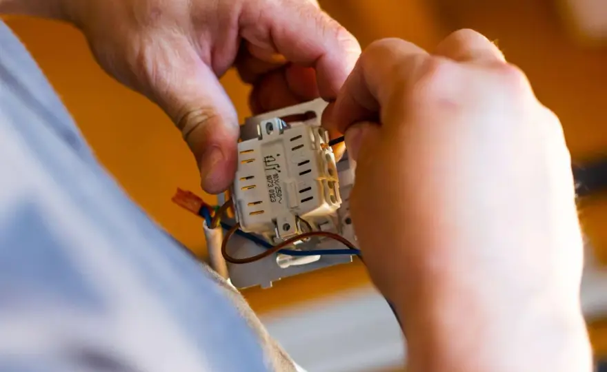 Koszt instalacji elektrycznej - Ile zapłacisz? Sprawdź!