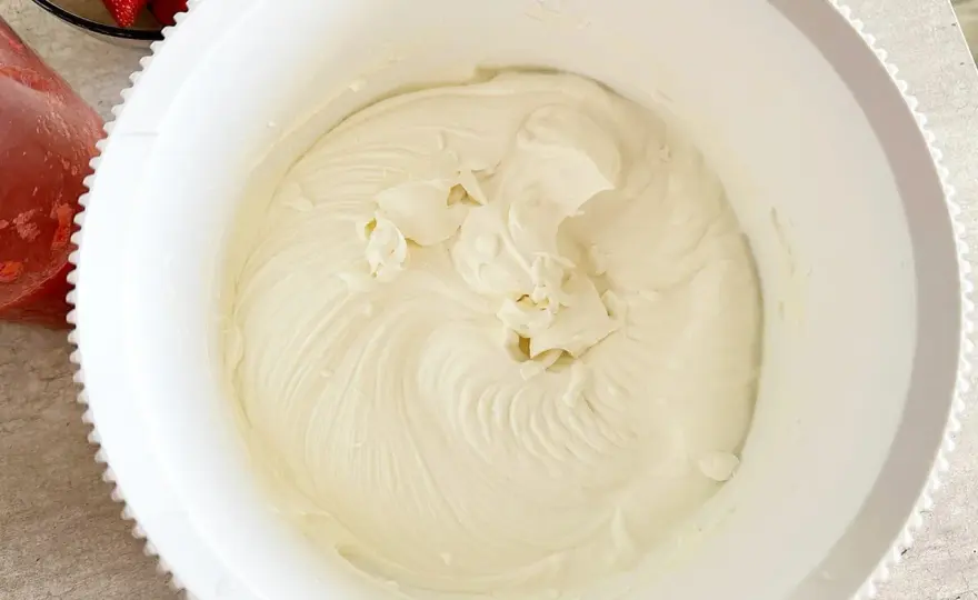 Krem z mascarpone - stabilny i puszysty? Poznaj triki!