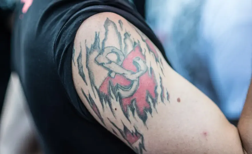 Tatuaż Powstanie Warszawskie - jak wybrać symbol z szacunkiem?
