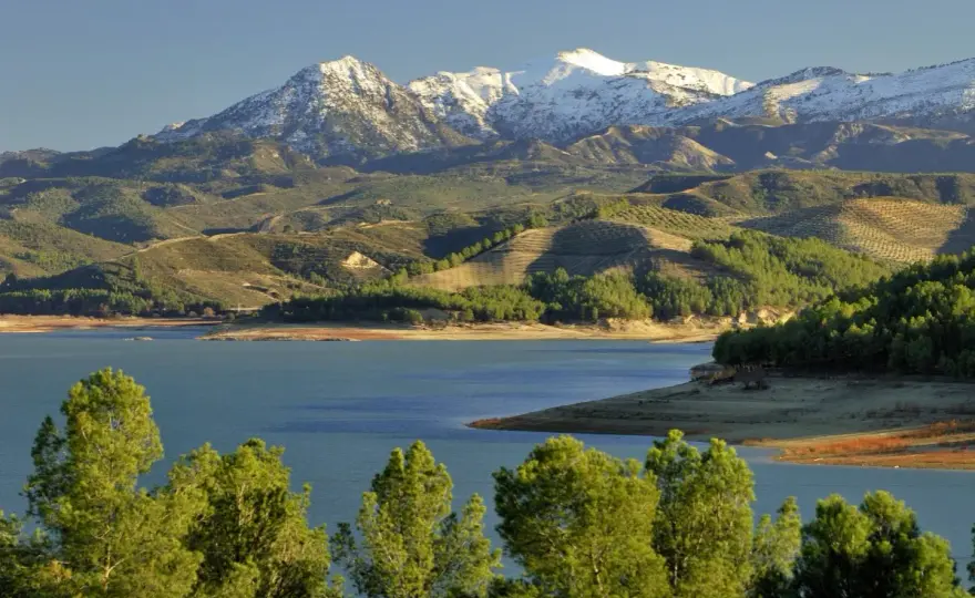 Embalse Bermejales: Tu escapada perfecta en Granada