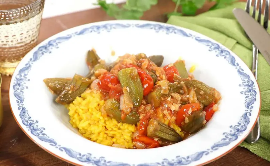 Okra recept som lyckas - med tomat, citron och kikärter