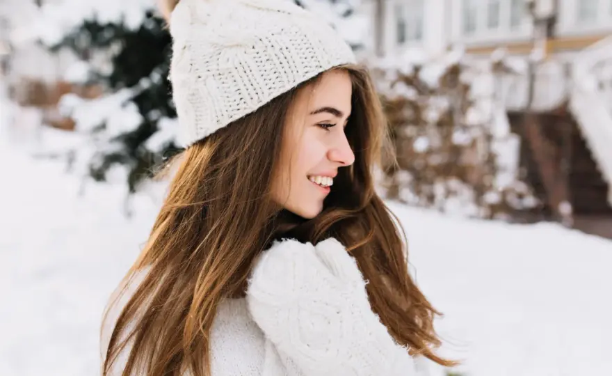 Jak się nazywają modne czapki? Poznaj najpopularniejsze style i trendy