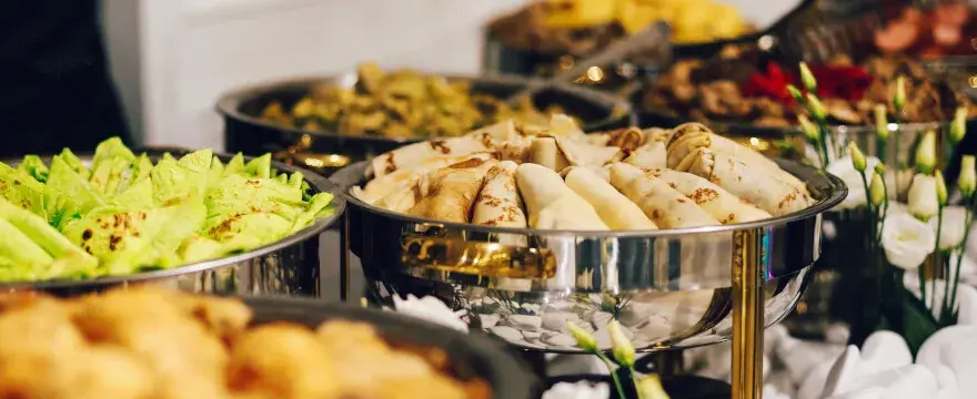 Ile można zarobić na cateringu? Zyski i koszty krok po kroku