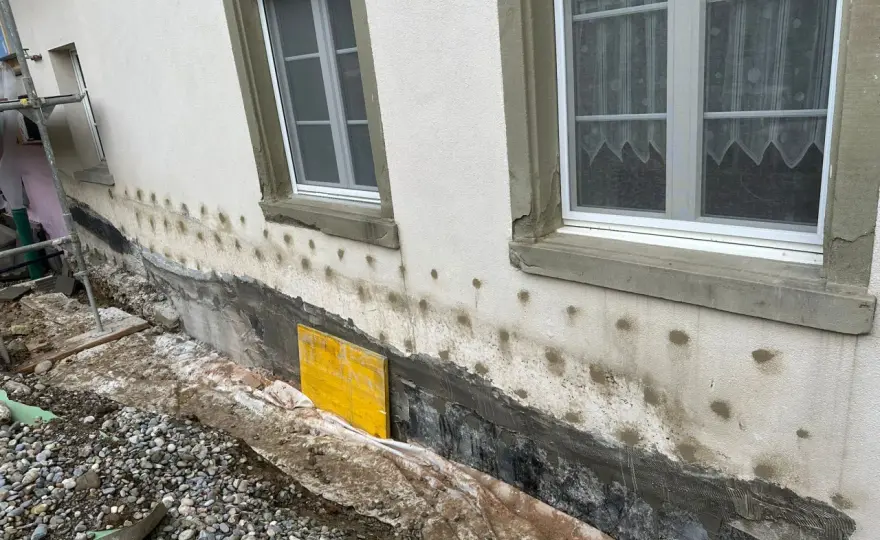 Fundament trockenlegen - Ursachen, Kosten & Fehler vermeiden