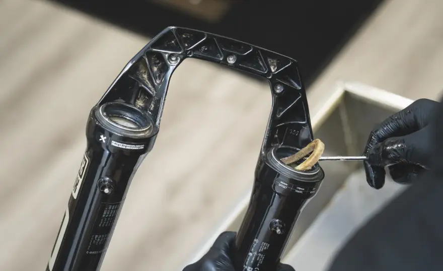 RockShox Revelation RC - Still Worth It? Setup & Service Guide