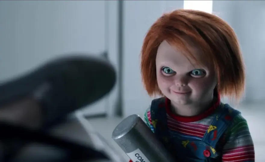 Laleczka Chucky V: Nietypowy Horror z Nutą Komedii i Nową Postacią