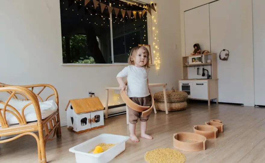 10 zasad Montessori w domu - jak wdrożyć je bez chaosu