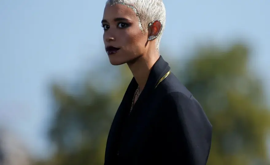 Pelo blanco joven - ¿Coloración o canas? Guía completa