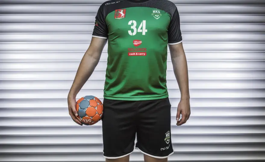 Stroje do piłki ręcznej - Wybór i personalizacja dla drużyny