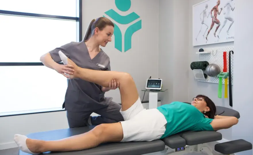 Lekarz rehabilitacji: Kiedy pomoże i czym różni się od fizjoterapeuty?