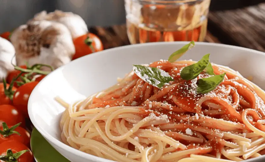 Spaghetti bez mięsa: obiad w 15 minut? Sprawdź 3 proste przepisy!