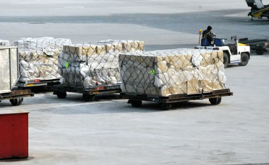 Ile prób doręczenia daje DHL w Polsce i kiedy trafia do punktu?