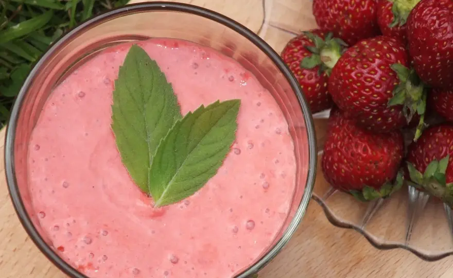Idealny shake truskawkowy - Przepis na gęsty i kremowy