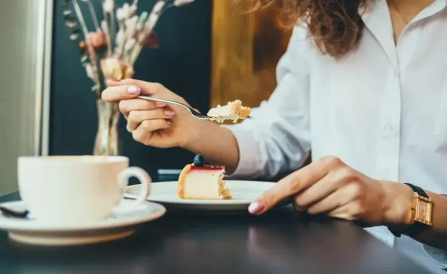 Ile kalorii trzeba zjeść żeby przytyć 1 kg? Prosty sposób na masę