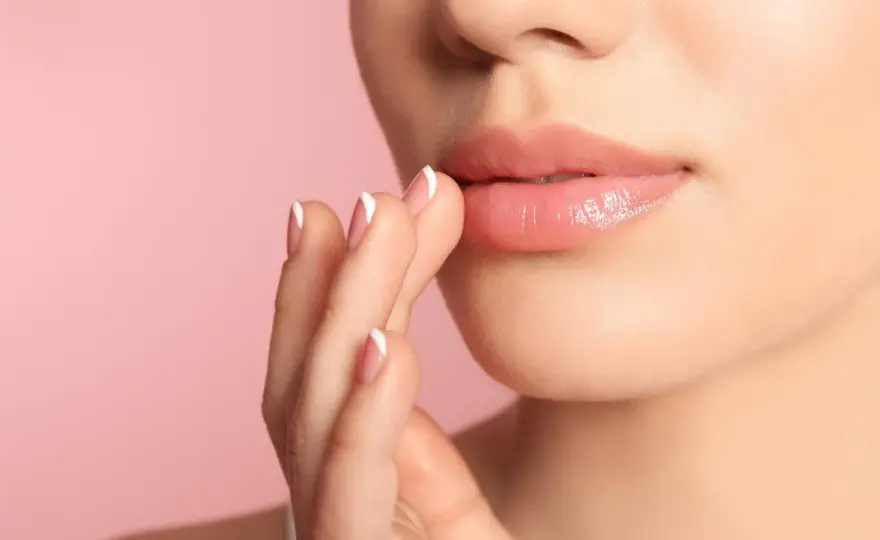 Lipgloss auftragen - So geht's ohne Kleben!
