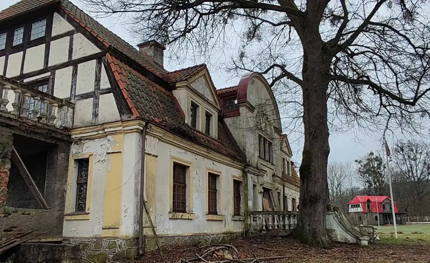 Dwór w Paraszynie - historia, architektura i dzisiejszy stan