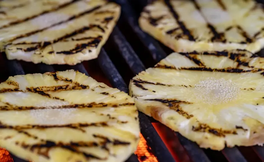Ananas grillé au barbecue - Le secret d'un fruit parfait