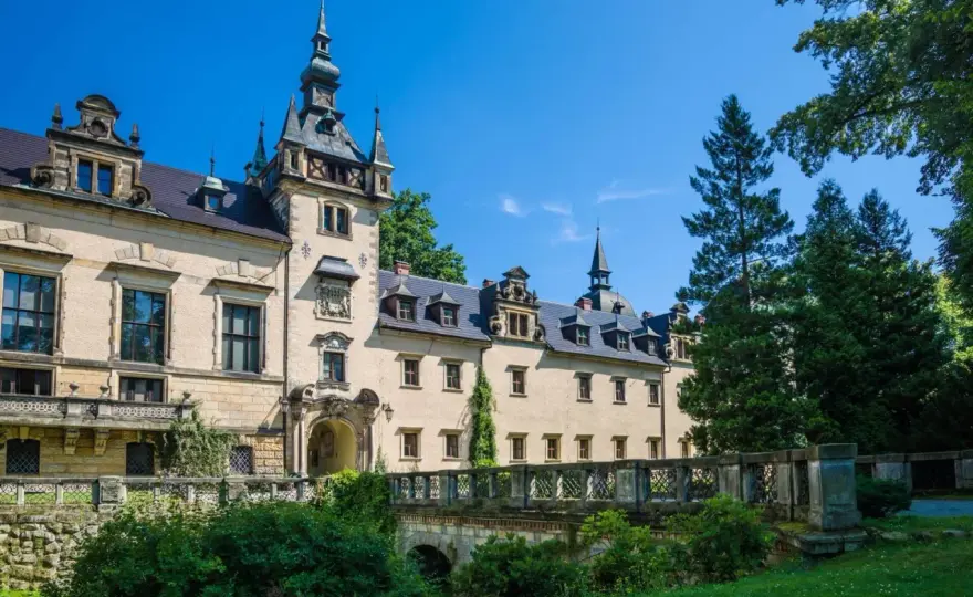 Nocleg w zamku - Jak wybrać idealny hotel i na co uważać?