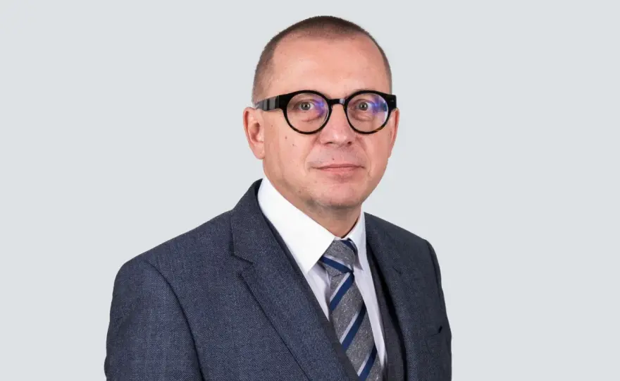 Jacek Olszewski kim jest z zawodu - poznaj jego specjalizację prawną