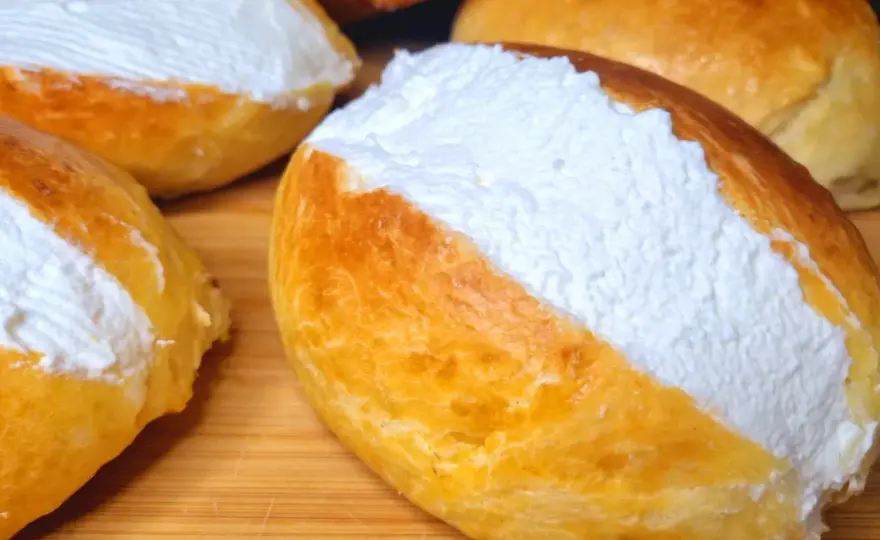 Maritozzi romani soffici con panna: ricetta e trucchi
