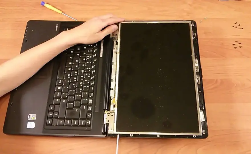 Ile kosztuje wymiana matrycy w laptopie Lenovo? Sprawdź ceny i opcje