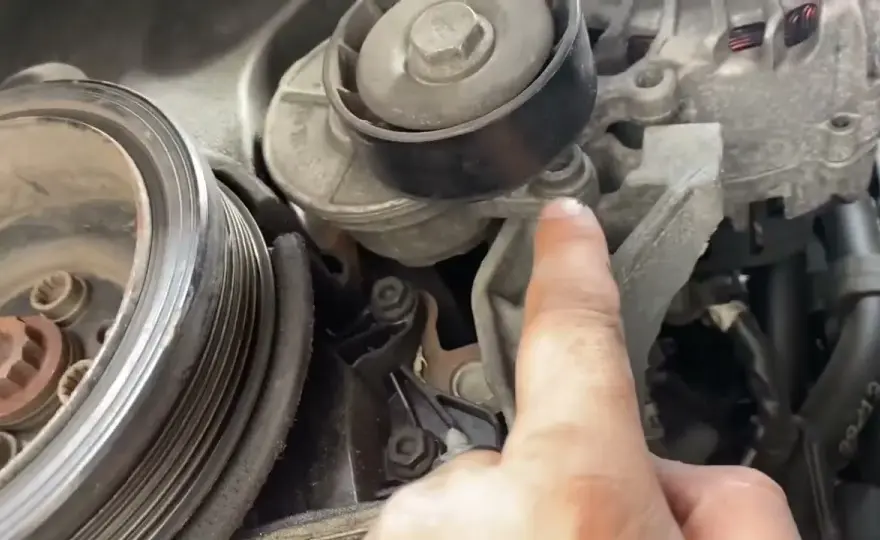 Jak wyciągnąć alternator Skoda Octavia 1.9 TDI bez zbędnych problemów