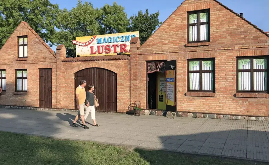 Magiczne Lustra w Łebie - Ceny, czas zwiedzania i czy warto wejść?