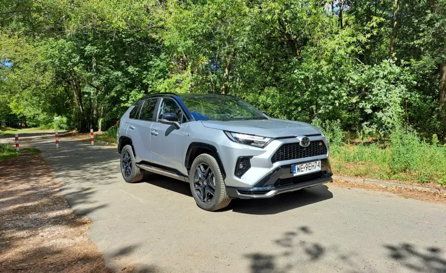 Ile pali Toyota RAV4 Hybrid? Realne zużycie i porady