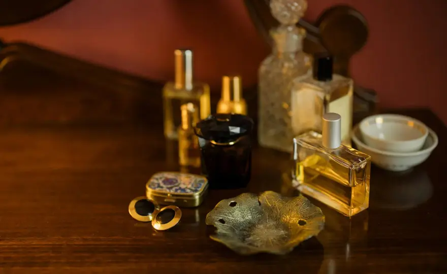 Woda kolońska - czym różni się od perfum i kiedy jej używać?