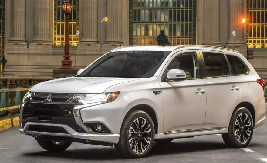 Mitsubishi Outlander - opinie, wady, zalety. Czy to auto dla Ciebie?