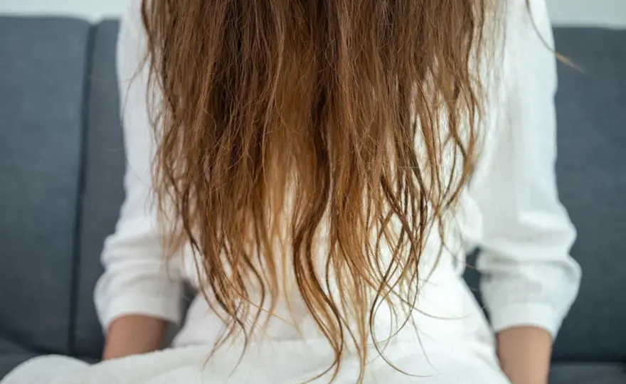 Cabello dañado por calor y decoloración - Recupera su salud