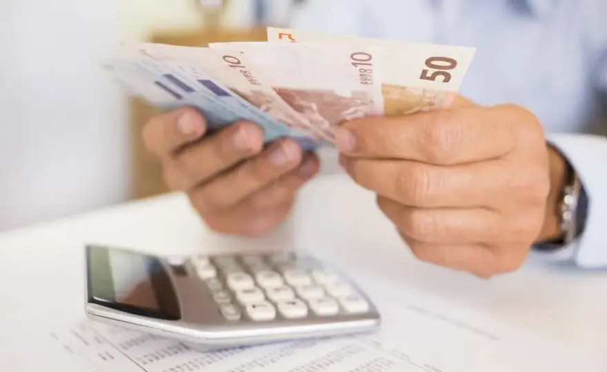 1071 euro brutto - ile wynosi netto? Sprawdź dokładne obliczenia