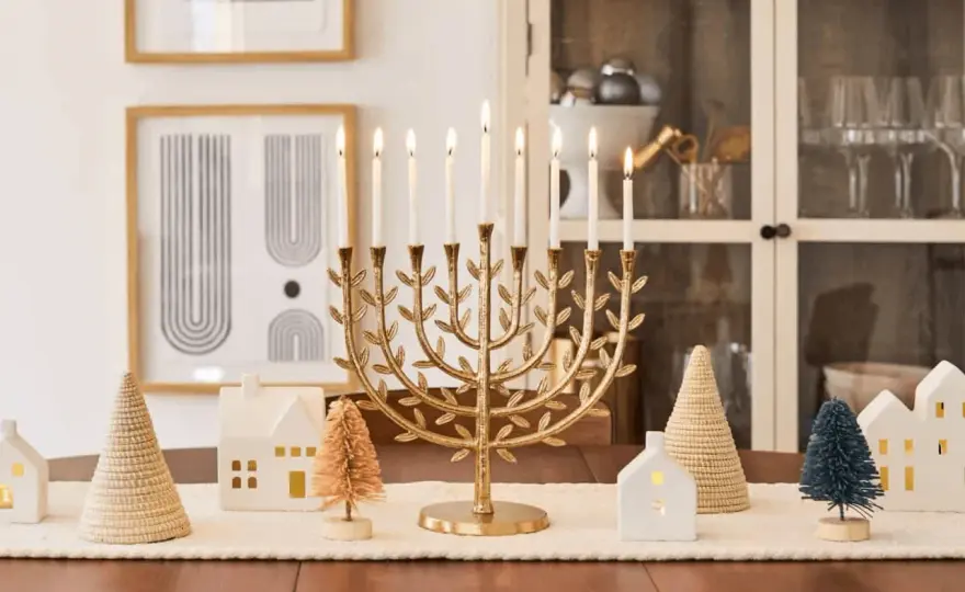 Elegant Hanukkah Decor - Calm, Festive, & Clutter-Free Ideas