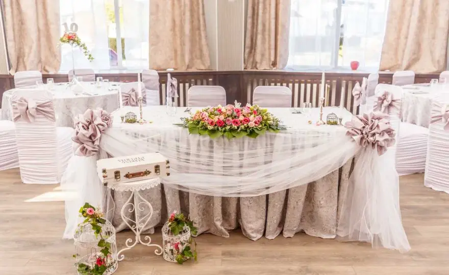 Table de mariage champêtre - Réussir sa déco florale