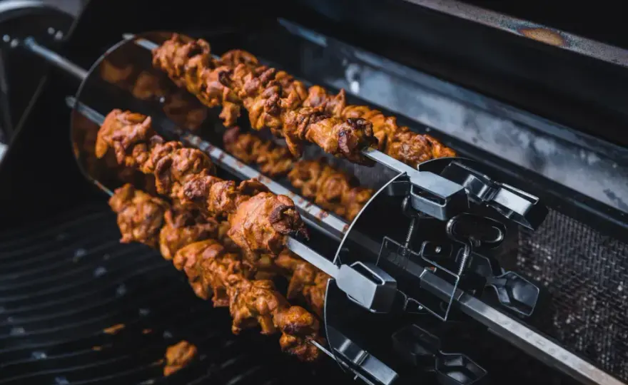 Najlepsze grille obrotowe do szaszłyków z napędem elektrycznym dla smakoszy