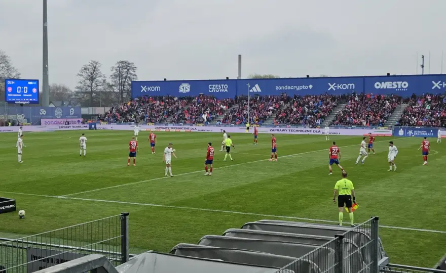 Raków Częstochowa - Widzew Łódź 1-1 - Jak padł remis w dziesiątkę?