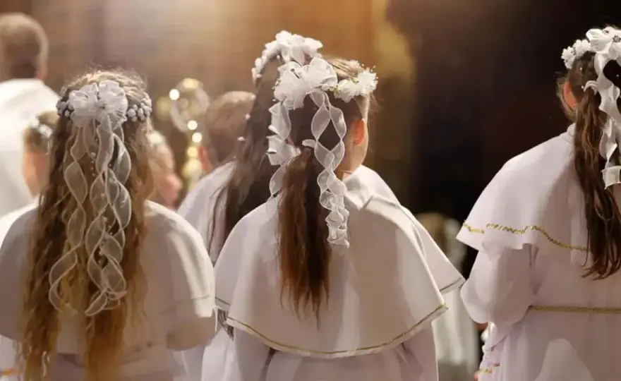 Kiedy jest Komunia? Terminy i jak sprawdzić w parafii