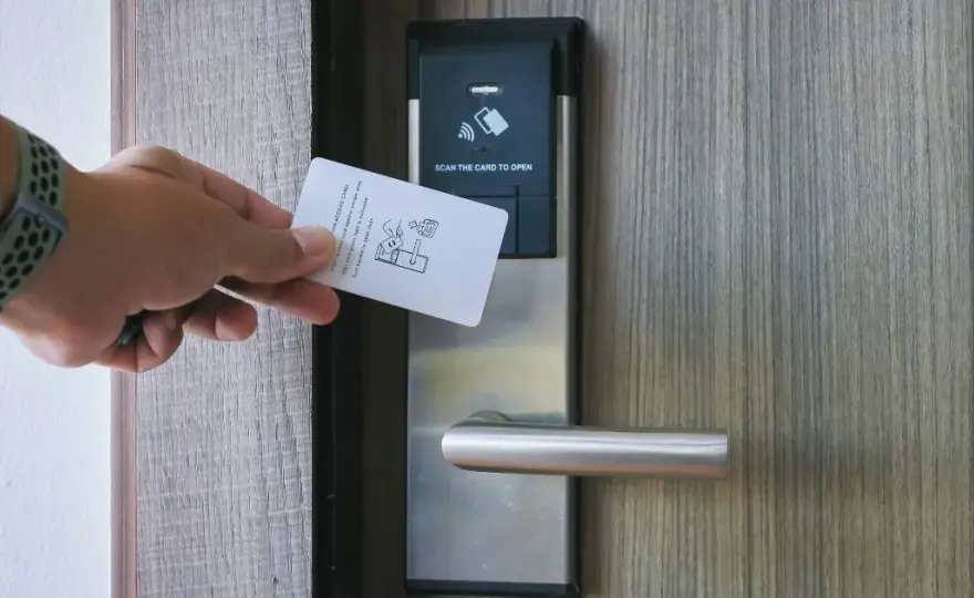 Czy w hotelu można przyjmować gości? Zasady i konsekwencje