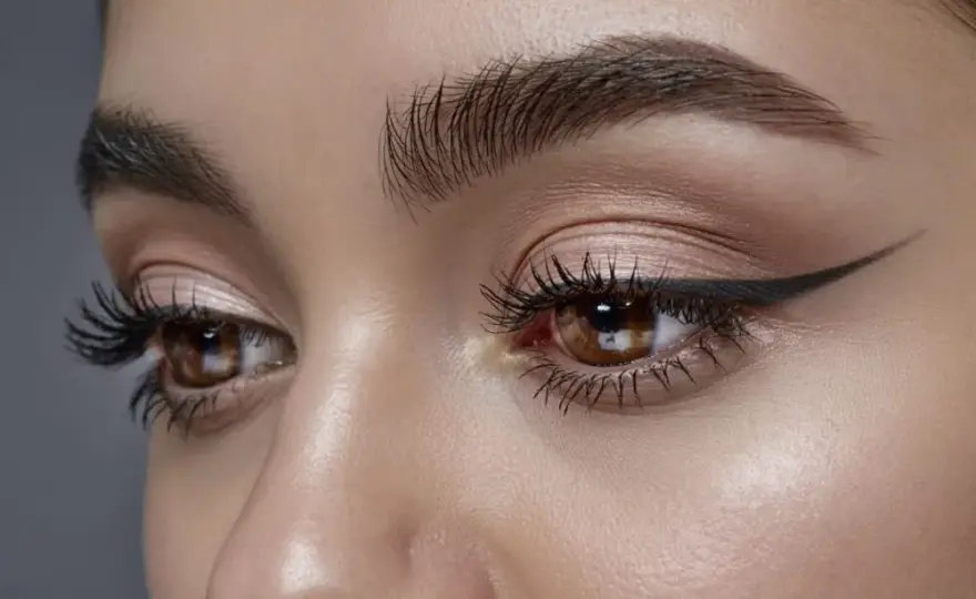 Makijaż krok po kroku: Naturalny look dla początkujących bez błędów!