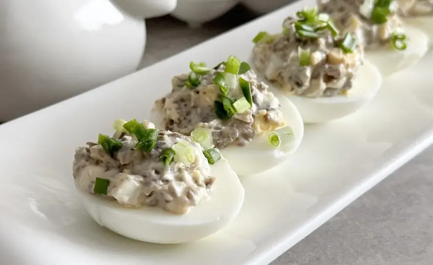 Jajka faszerowane pieczarkami - prosty przepis i sprawdzone triki