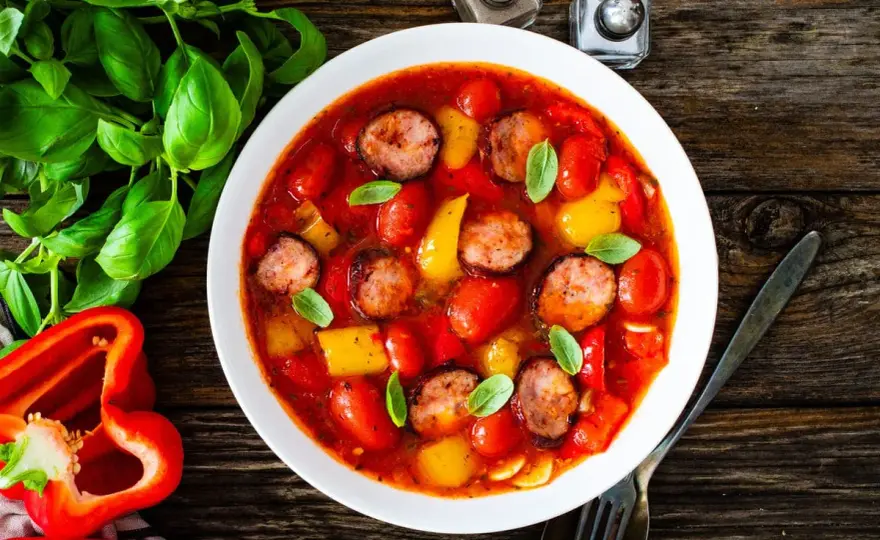 Jakie przyprawy do fasolki po bretońsku, aby uzyskać wyjątkowy smak?