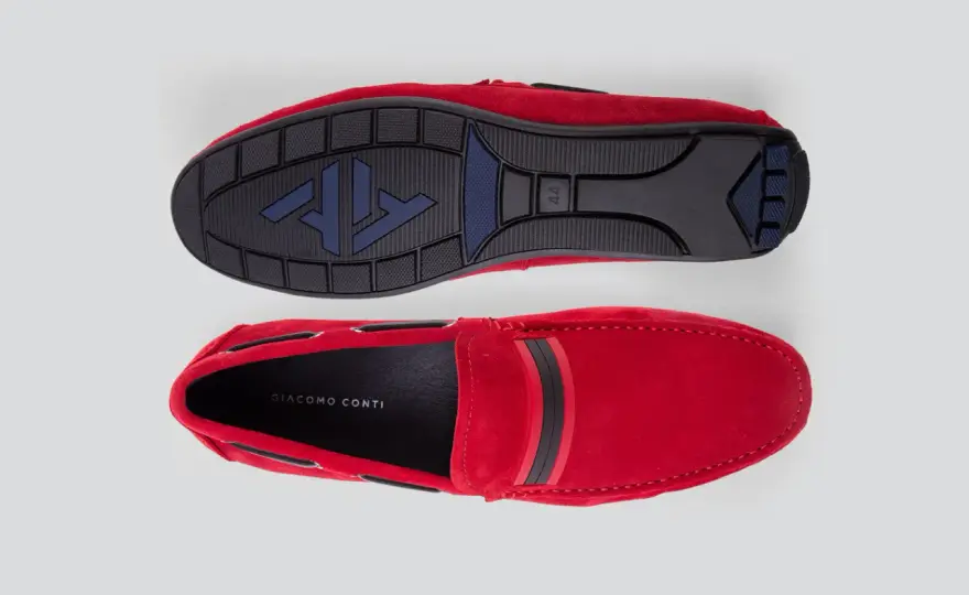 Czerwone buty męskie - jak nosić i z czym łączyć?
