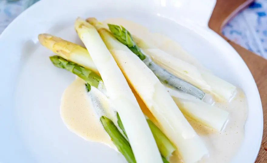 Blitz Hollandaise - So gelingt die cremige Sauce in 5 Minuten