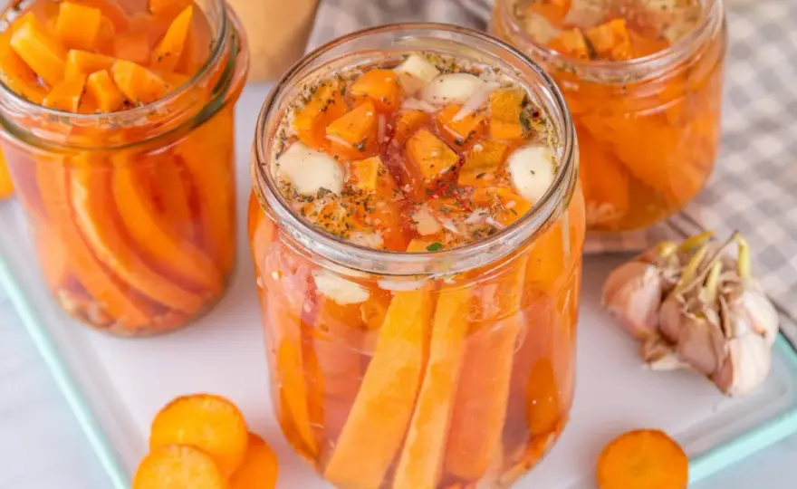 Karotten fermentieren im Glas - so bleiben sie knackig