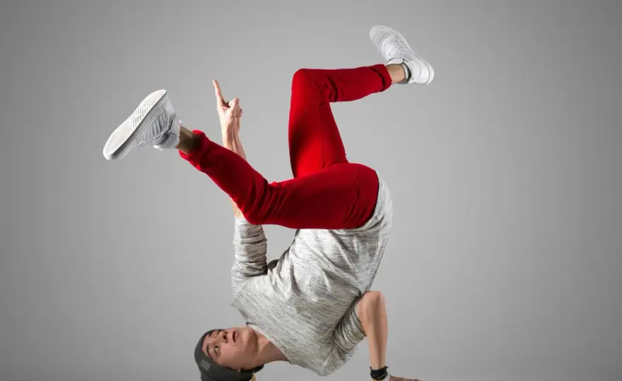 Jak zacząć tańczyć hip hop w domu? Podstawowe kroki i techniki